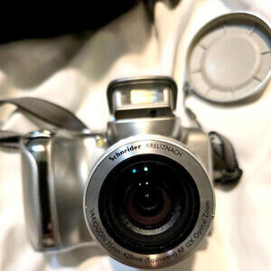 Kodak Easyshare Z612 Digital Camera Bundle‎